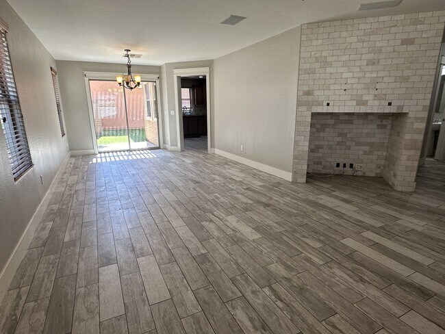 Building Photo - LYONS GATE COMMUNITY, 3PLUS DEN TWO STORY ...