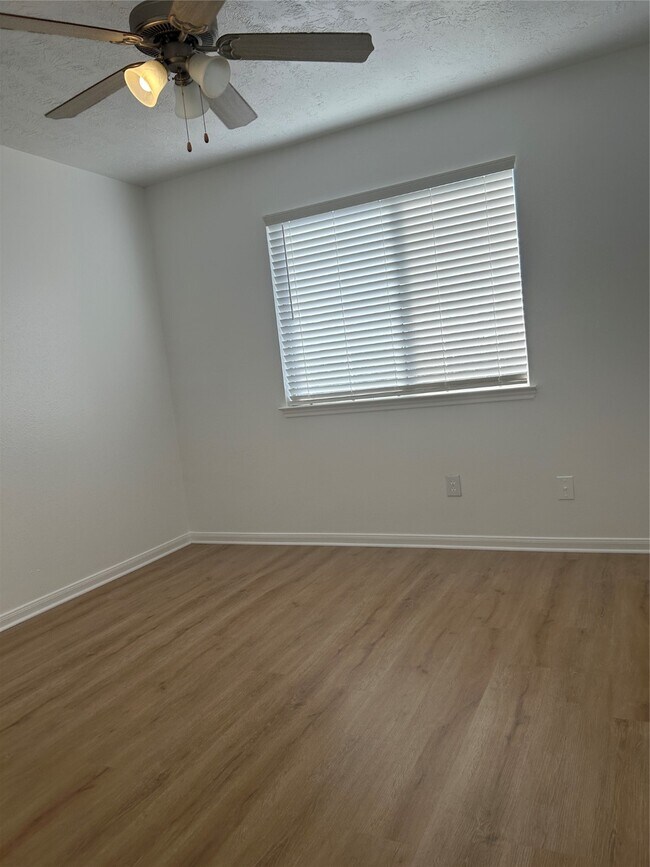 Building Photo - 7842 Winding Creek View