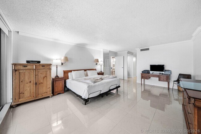 Building Photo - 3546 S Ocean Blvd
