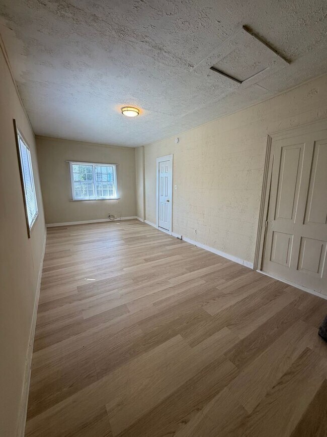 Building Photo - 1300 N Broad St