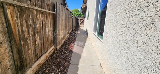 Building Photo - 3201 Bea Ct