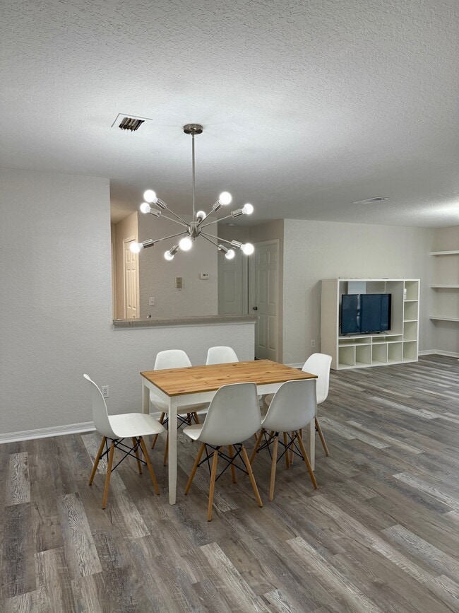 Building Photo - 7511 Seurat St