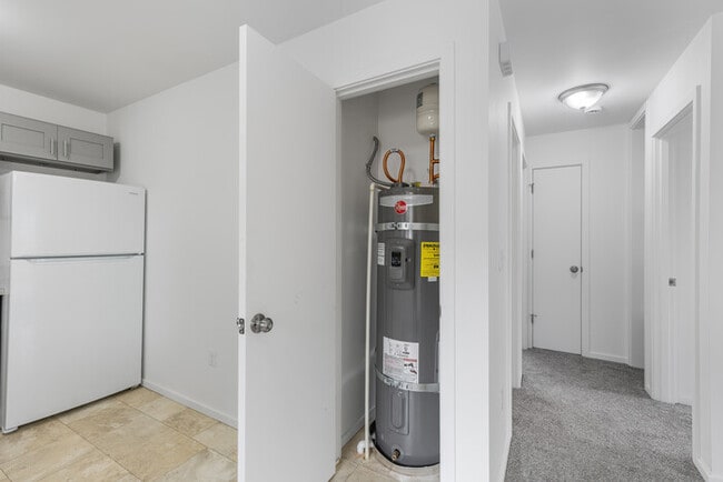 Building Photo - TWO BEDROOM ONE BATH APARTMENT IN LONGVIEW