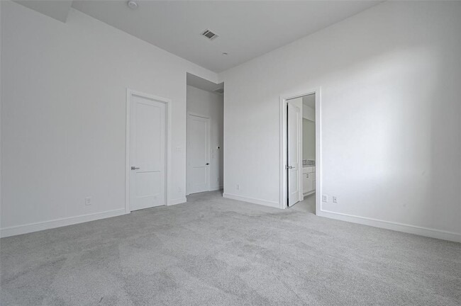 Building Photo - 8930 Spring Knoll Forest Dr