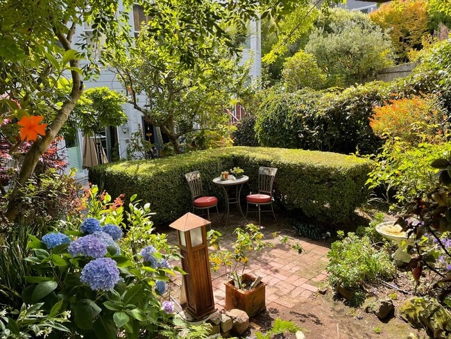 Building Photo - 2937 Scott St