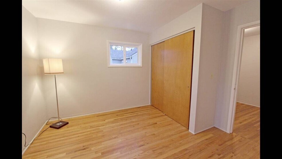 Bedroom #1 - 1024 E Hoffman Ave