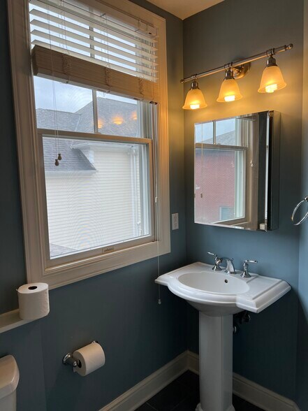 Building Photo - 1416 Fairstead Ln