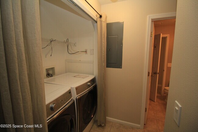 Building Photo - 1075 Luminary Cir