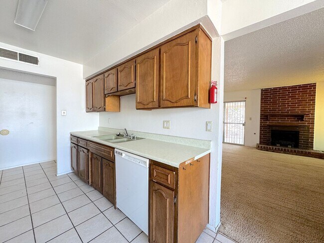 Building Photo - Northeast El Paso 3 Bed 2 Bath in Apollo Heights Neighborhood!