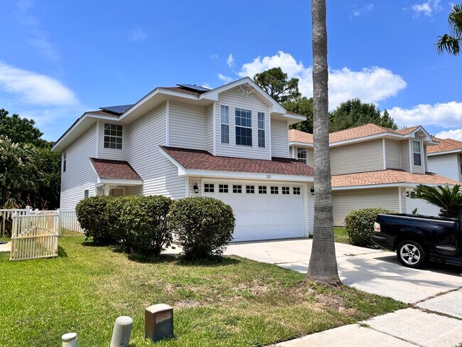 Building Photo - 221 Twin Lakes Ln