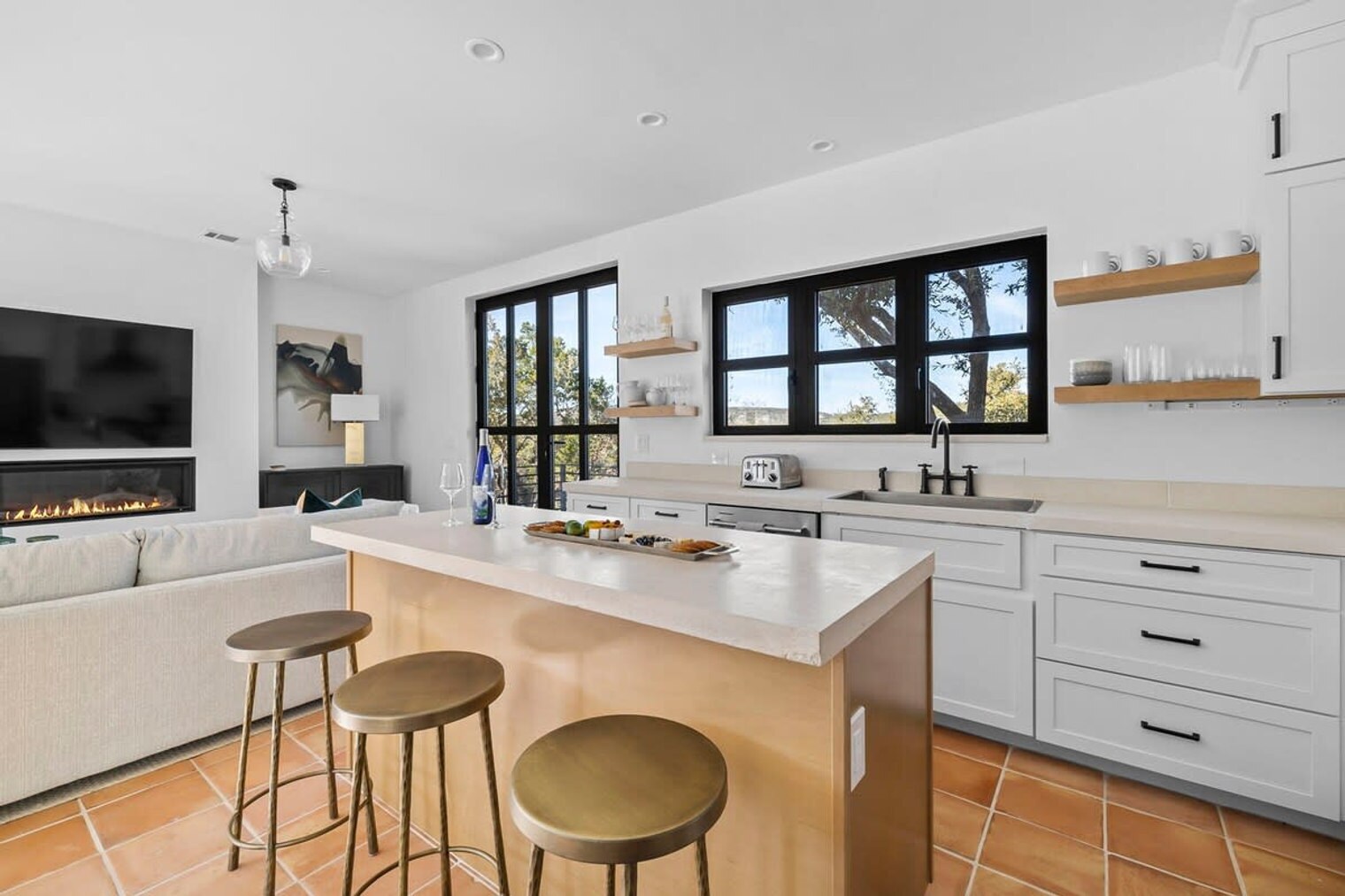 Building Photo - 2701 Bumble Bee Dr