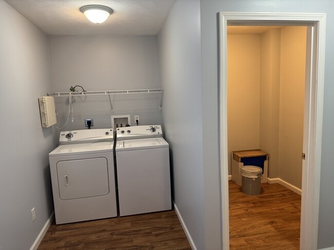 Building Photo - 180 Wild Rose Ln