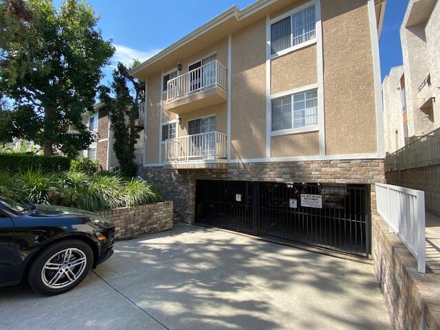 Building Photo - 3719 S Canfield Ave