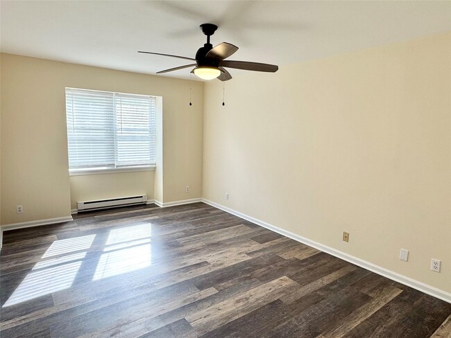 Building Photo - 530 NY-164