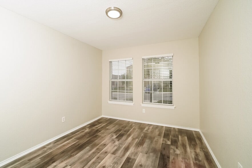 Building Photo - 818 Cowhide Dr