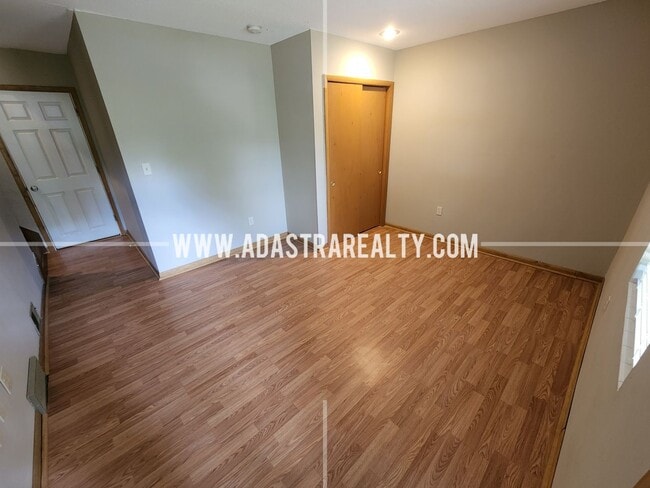 Building Photo - 212 Brookside Dr