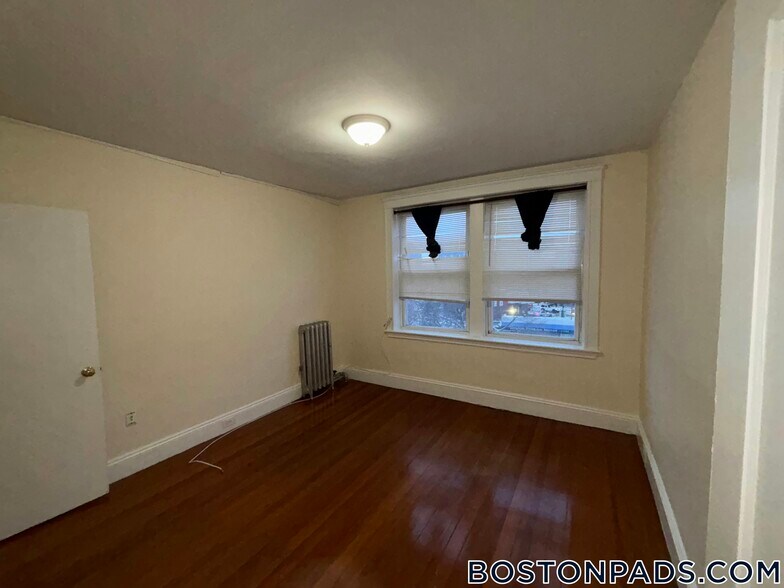 Building Photo - 518 Cambridge St