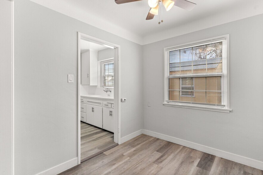 Building Photo - 801 St Louis Ave