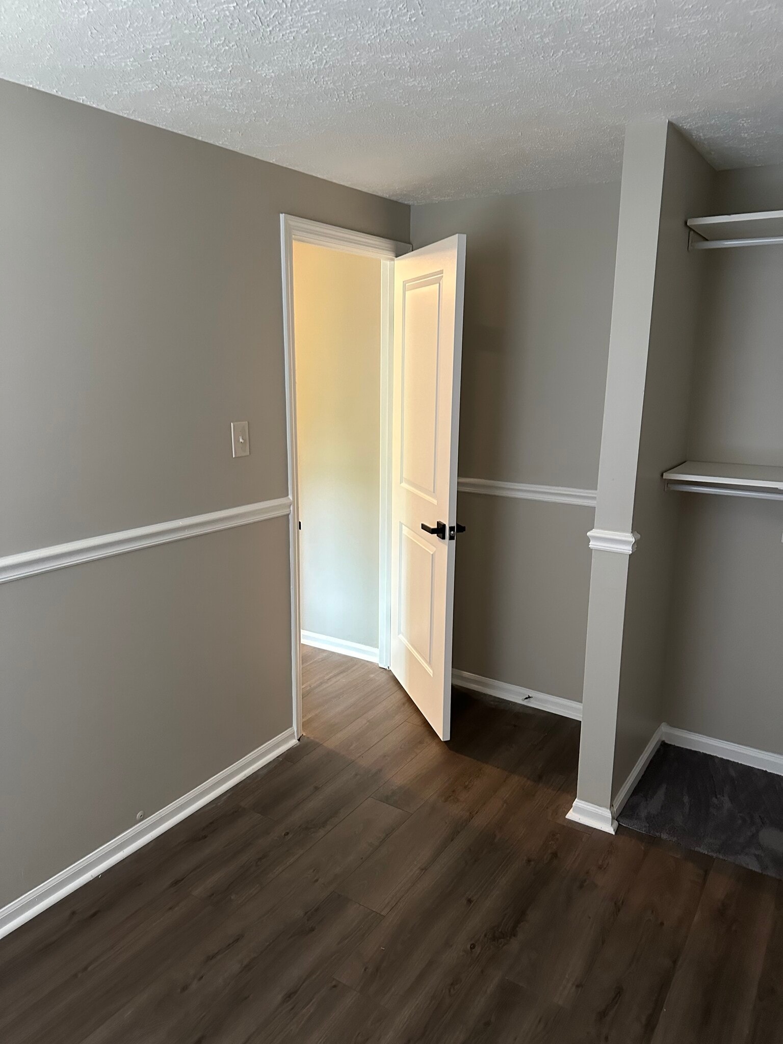 Building Photo - 10 Victoria Manor Ct