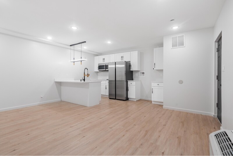 Building Photo - 86 N 7th St