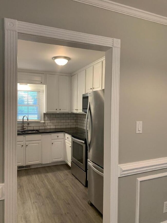 Building Photo - 2 Bedrooms 1.5 Bath