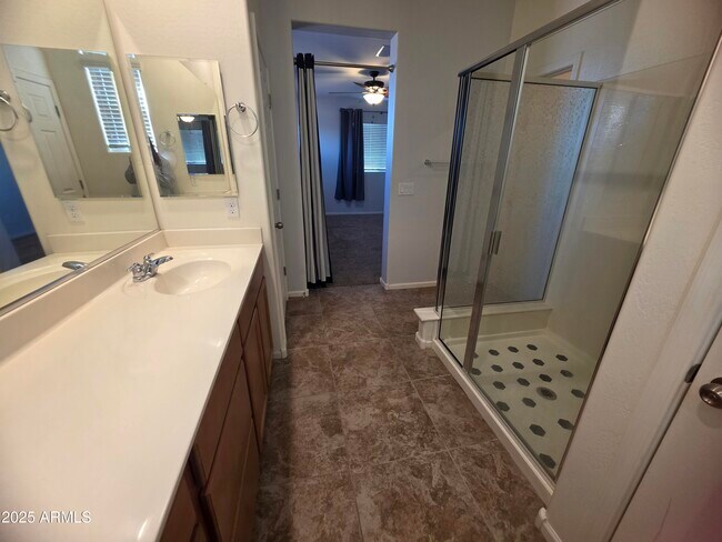 Building Photo - 9 S 195th Ln