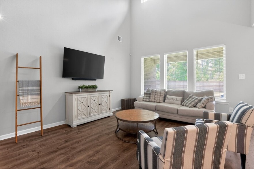 Building Photo - 1708 Sawgrass Dr
