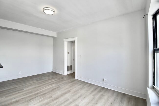 Building Photo - 3720 S Indiana Ave