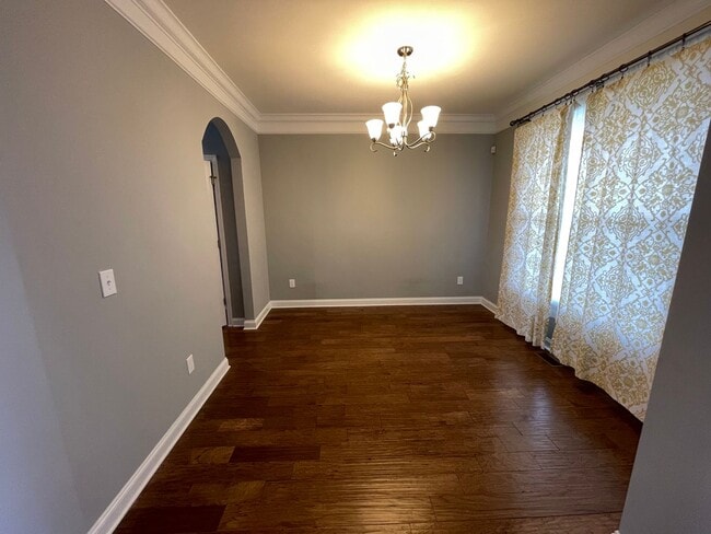 Building Photo - Large Home East Jefferson For Rent