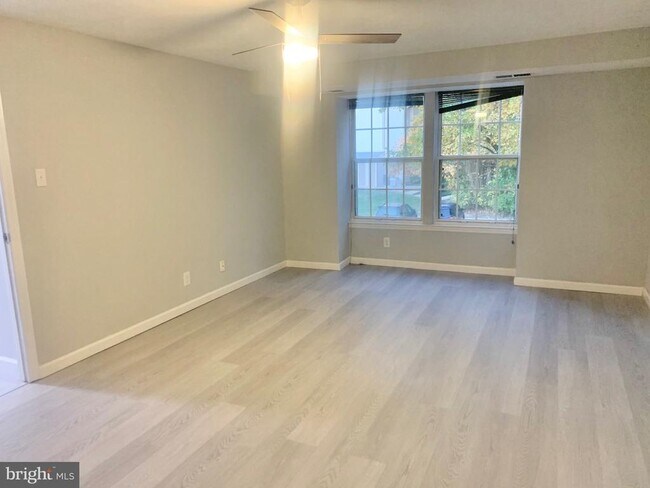 Building Photo - 5 Cranberry Ct