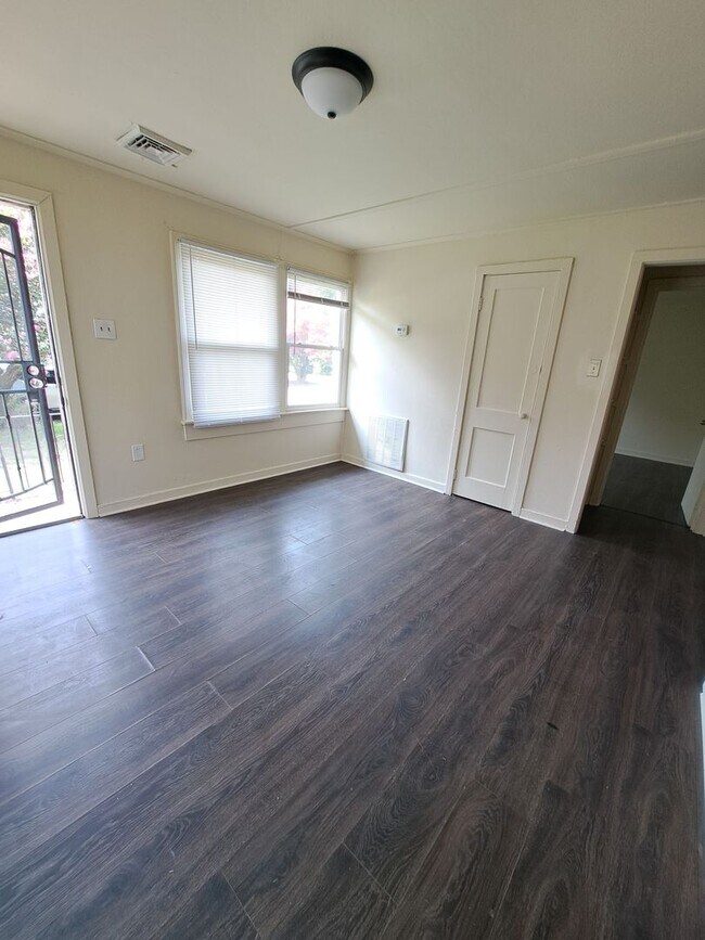 Building Photo - 387 Carver Cir