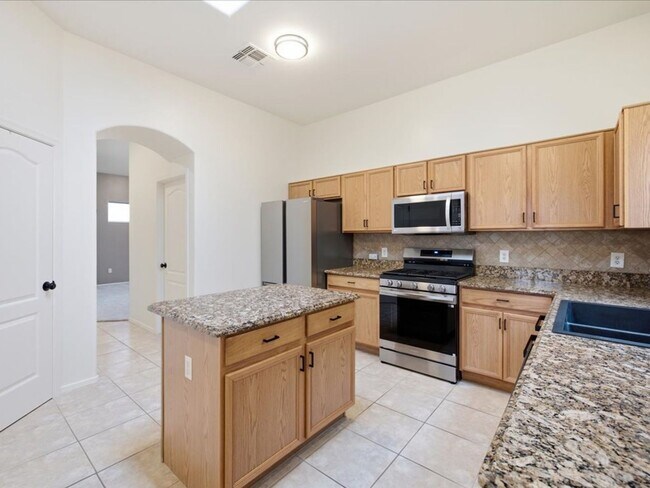 Building Photo - 601 E Pima Meadows Dr