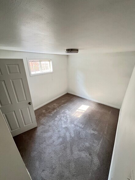 Bedroom - 605 E Euclid Ave