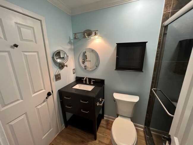 Building Photo - Great Location!! 2 Bedroom Condo