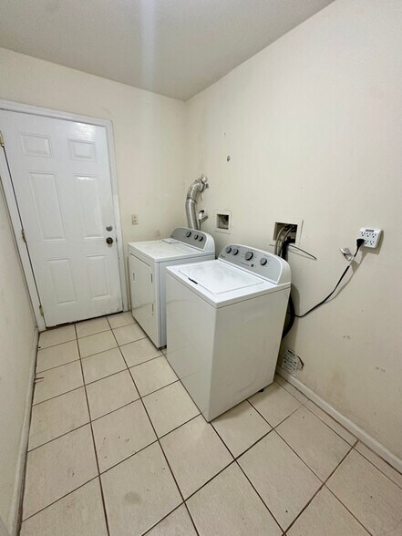 Building Photo - 347 Ridgewood Ave