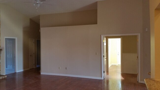 Building Photo - GA Town Home