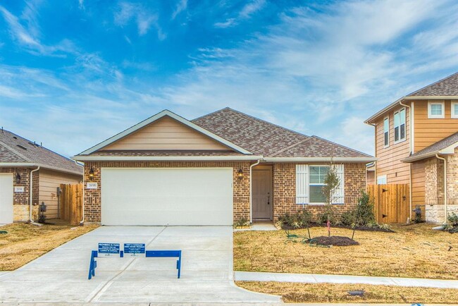 Building Photo - 7035 Toluca Dr