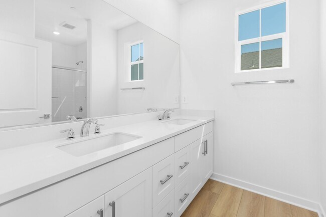 Building Photo - Modern Comfort & Style in Prime Ontario Location