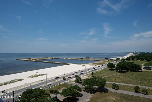 Building Photo - 2060 Beach Blvd