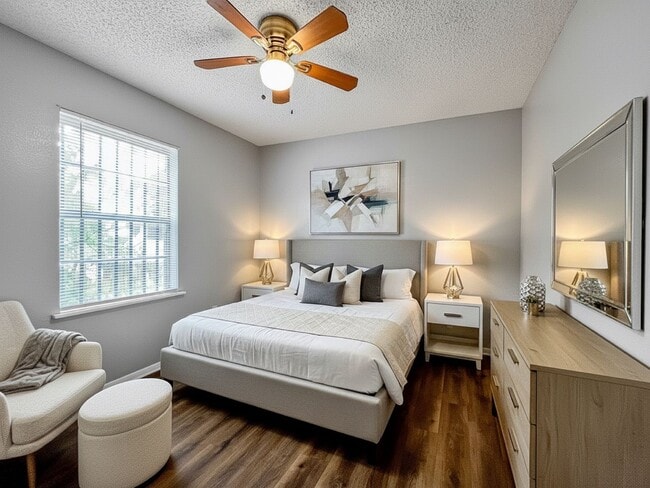 Building Photo - Pet-Friendly 5BR/2BA Home w/ Garage & Fenc...