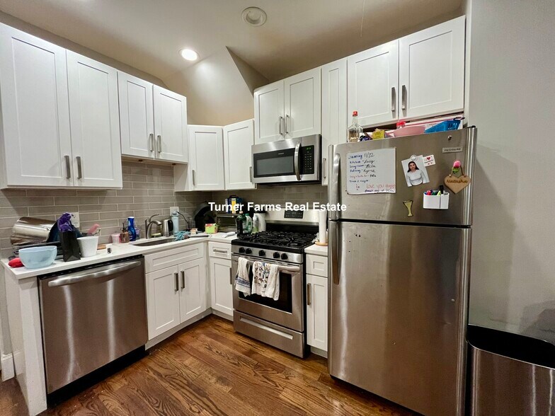 Building Photo - 92 Calumet St