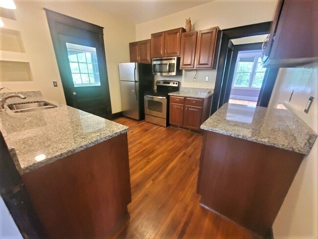 Building Photo - Check out this beautiful 3BR/2BA bungalow ...