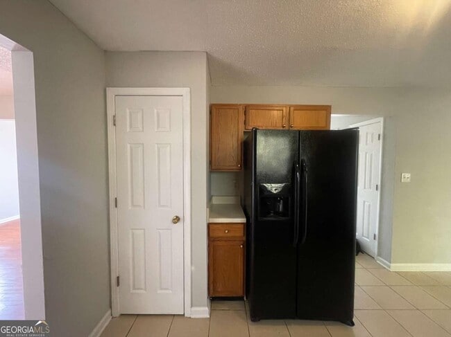 Building Photo - 6387 Seths Way