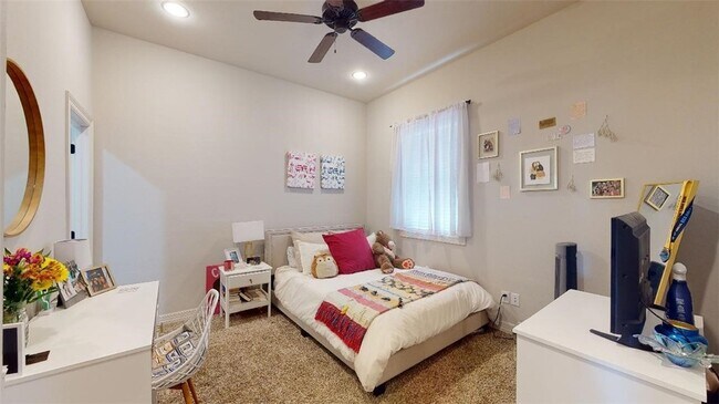 Building Photo - 105 Luther St