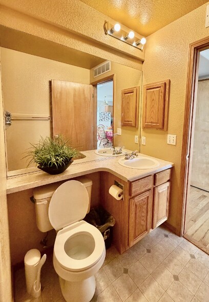 Building Photo - 7724 Amberly Dr