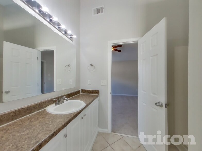 Building Photo - 6030 Crooked Creek Dr.