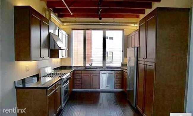 Building Photo - 2 br, 2 bath Townhome - 145 E City Place Dr