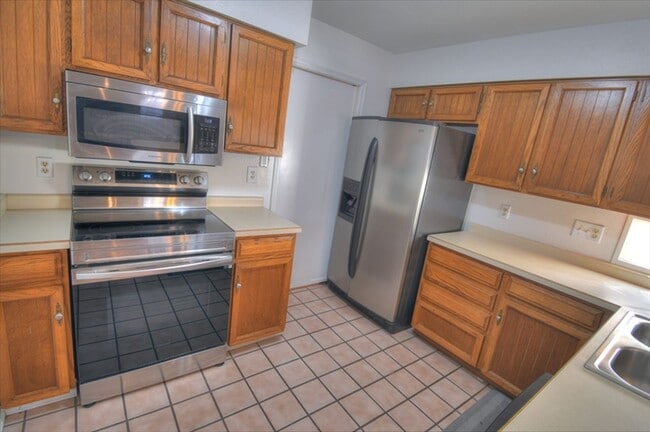 Building Photo - NE Heights 3 Bedroom 2 Bathroom