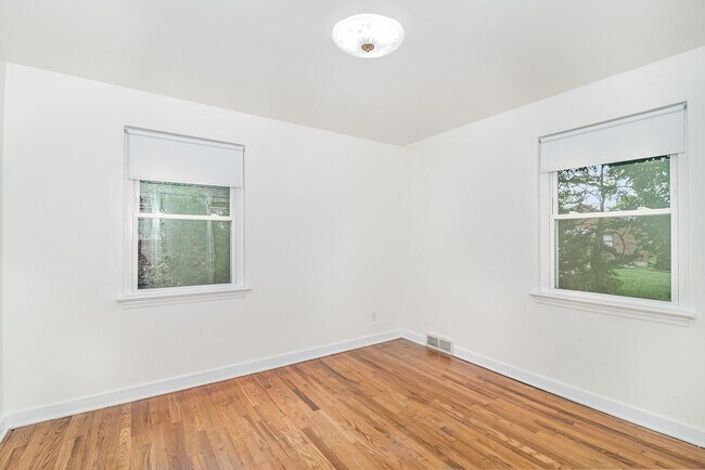 Building Photo - Charming 2BR Cape Cod