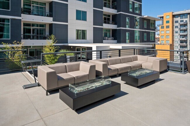 Building Photo - Light and Bright Little Italy 2-Bedroom at